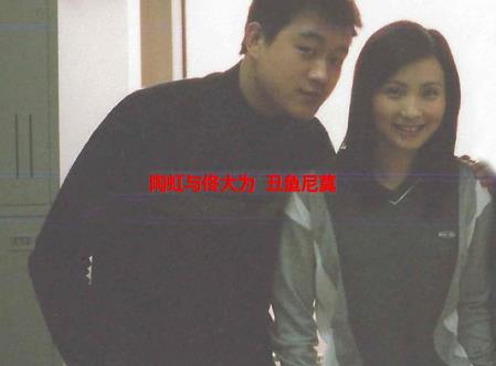 陶虹素颜现身机场：陶虹资料简介,陶虹年轻时的照片