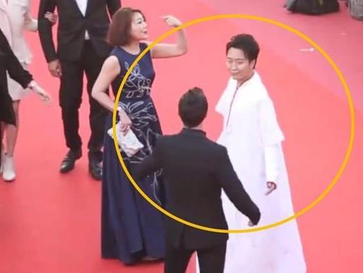 李玉刚走红毯被驱赶 李玉刚走红毯被驱赶