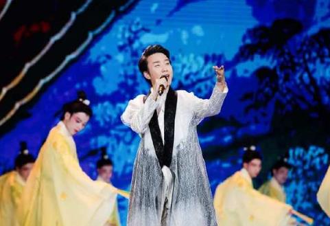 李玉刚走红毯被驱赶