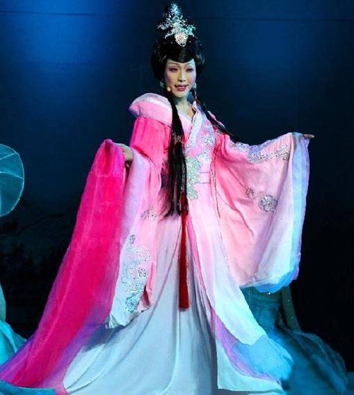 李玉刚走红毯被驱赶