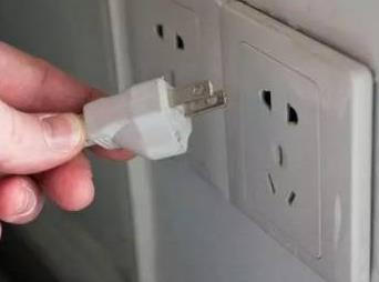 插头中间的洞竟是用来做这：看看这些妙用（图）