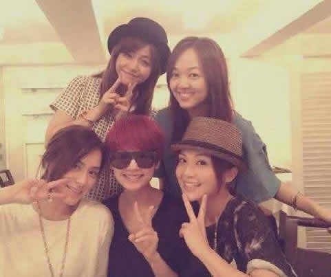 杨丞琳陈妍希合影：配合一起嘟嘴,杨丞琳陈妍希合照盘点