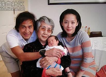 情侣年龄相差23岁：怕闲话办假身份证,老少恋有幸福有悲伤