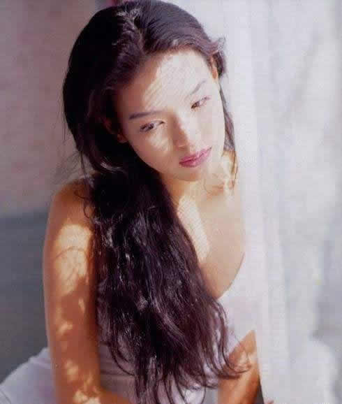 舒淇晒美食遭调侃：一桌美食摆拍or真吃,舒淇年轻时的照片