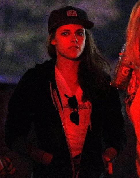 暮光女光脚走红毯：暮光女是谁什么意思,暮光女剧照图片