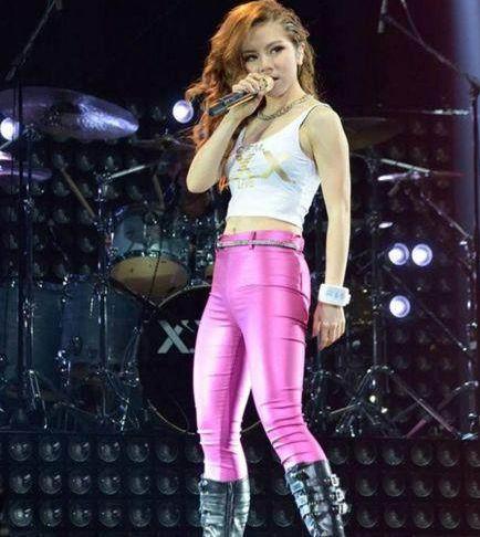 邓紫棋晒自拍照：青春靓丽自拍照,邓紫棋资料简介及图片