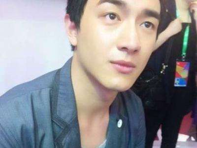 林更新为蜡像揭幕：林更新与自己蜡像比身高,林更新资料及图片