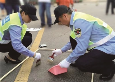 环卫史上最精细考核：扫灰称重,环卫工人精细化保洁