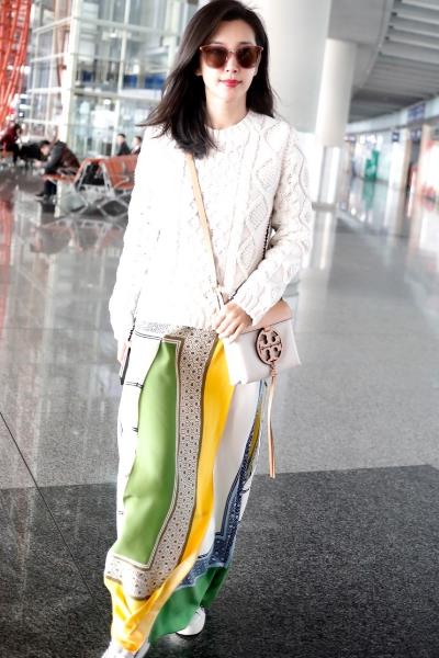 李冰冰现身机场：一身穿搭眼前一亮,李冰冰资料简介及美照