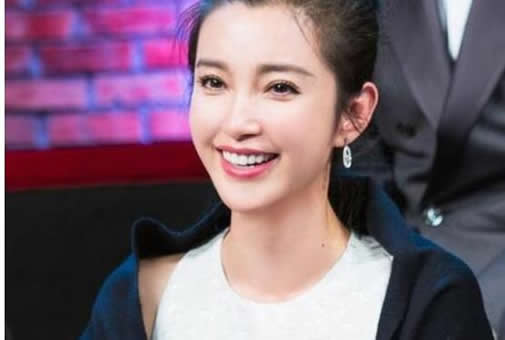 李冰冰现身机场：一身穿搭眼前一亮,李冰冰资料简介及美照