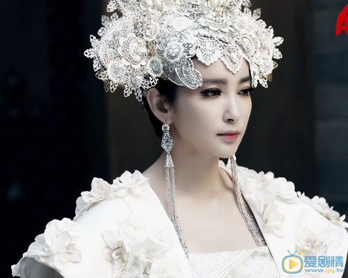 李冰冰现身机场：一身穿搭眼前一亮,李冰冰资料简介及美照