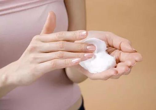 要妻子降级化妆品：别太奢侈,节约奶粉钱戒掉十年烟瘾