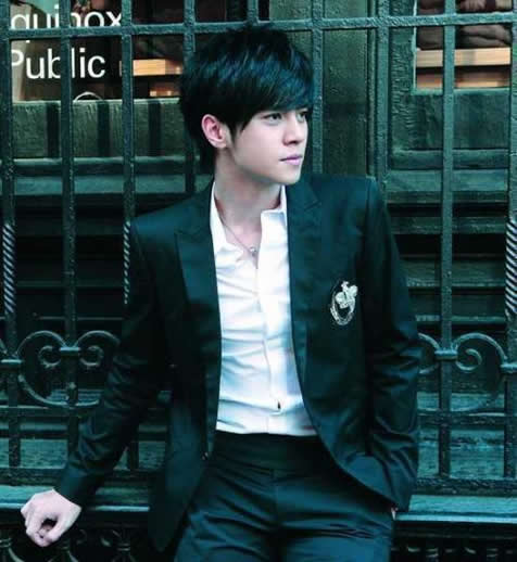 罗志祥晒暖色系自拍：罗志祥资料简介,罗志祥图片