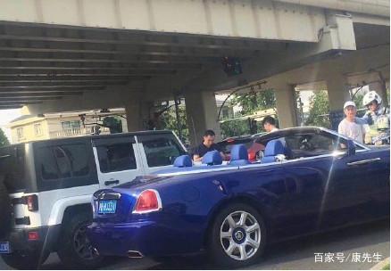 王思聪载美女兜风：偶遇王思聪载美女兜风,那个女的是谁