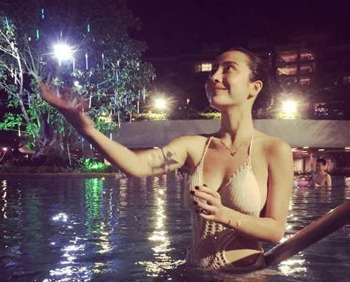 王思聪载美女兜风：偶遇王思聪载美女兜风,那个女的是谁