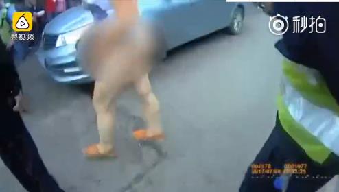 女子当众脱裤子：怎么回事惊呆围观市民,那些奇葩事大盘点