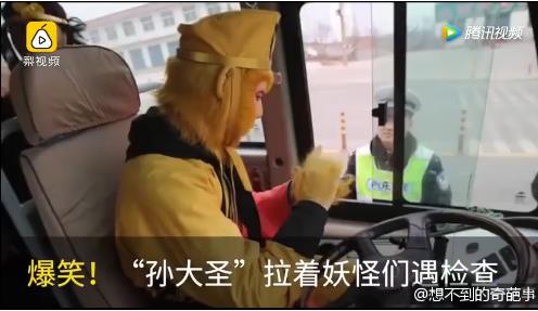 女子当众脱裤子:怎么回事惊呆围观市民,那些奇葩事大盘点 女子当众脱裤子:怎么回事惊呆围观市民,那些奇葩事大盘点