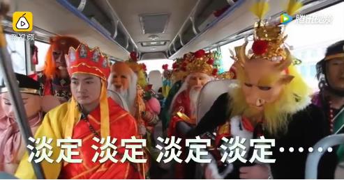 女子当众脱裤子:怎么回事惊呆围观市民,那些奇葩事大盘点 女子当众脱裤子:怎么回事惊呆围观市民,那些奇葩事大盘点