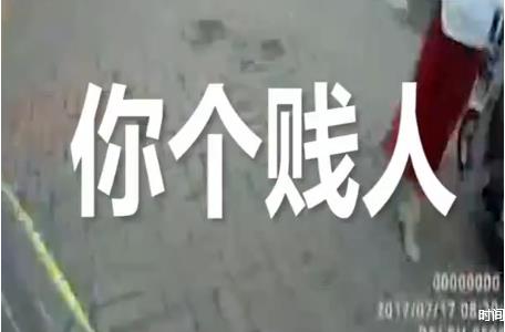 女子当众脱裤子：怎么回事惊呆围观市民,那些奇葩事大盘点