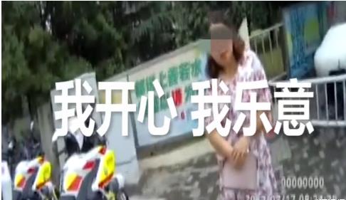 女子当众脱裤子：怎么回事惊呆围观市民,那些奇葩事大盘点