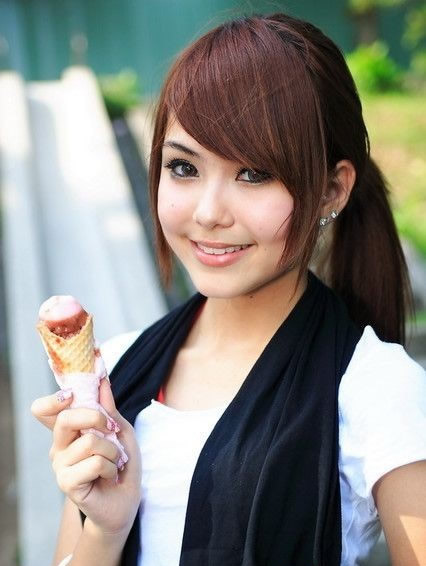 昆凌收工晒美照：靓丽有实力,昆凌资料简介及生活照