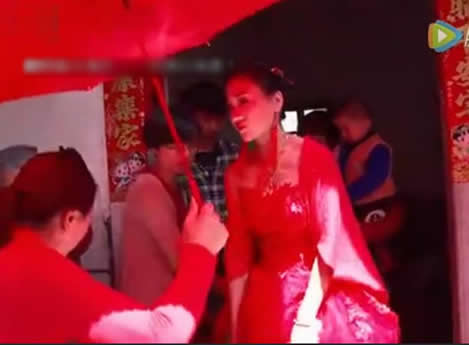 女儿出嫁当天:娘家感人的一幕,感动的出嫁祝福话语 女儿出嫁当天:娘家感人的一幕,感动的出嫁祝福话语
