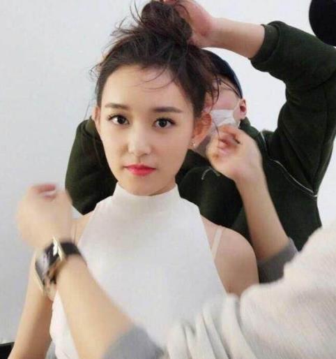 蒋依依最漂亮的照片：近照又美了,她化妆的样子真好看