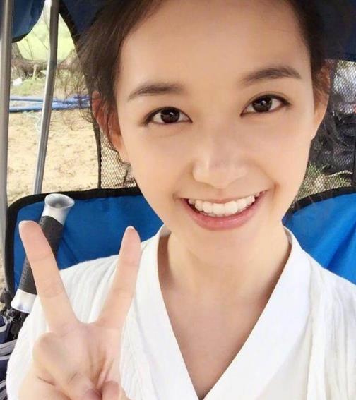 蒋依依最漂亮的照片：近照又美了,她化妆的样子真好看