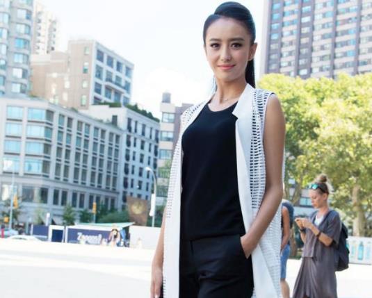 佟丽娅穿短裙秀美腿：佟丽娅端庄优雅,佟丽娅的照片真的很美