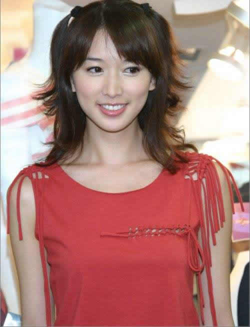 林志玲真的老了：笑容甜美面部臃肿,林志玲年轻照片