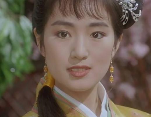 54岁巩俐近照曝光：透视装搭配红色长裙,巩俐年轻时图片