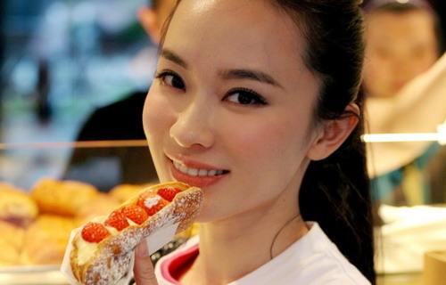 霍思燕裙摆摇曳：唇红齿白少女感足,霍思燕美照剧照