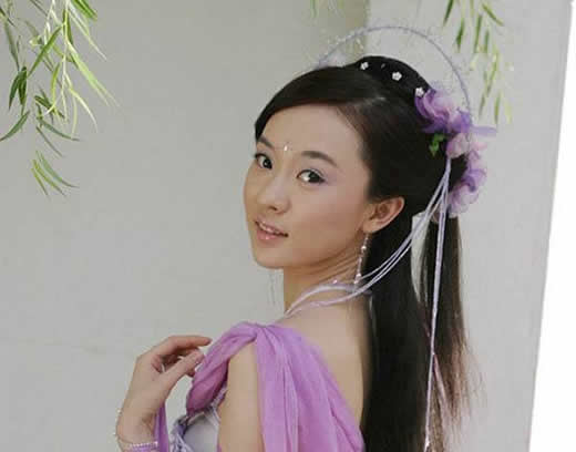 霍思燕裙摆摇曳：唇红齿白少女感足,霍思燕美照剧照