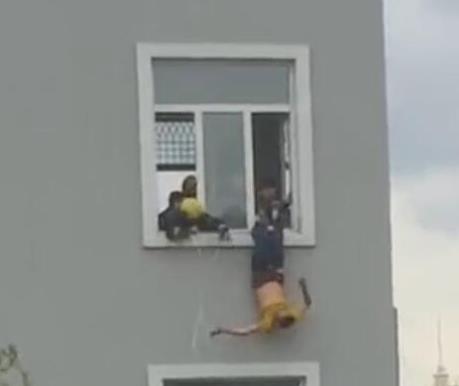 自解腰带坠楼身亡：为什么会想不开,真相是什么样子的