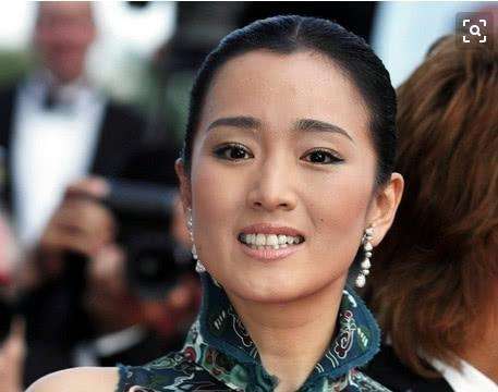 54岁巩俐近照曝光:气质还在与年轻时一样美(图) 54岁巩俐近照曝光:气质还在与年轻时一样美(图)