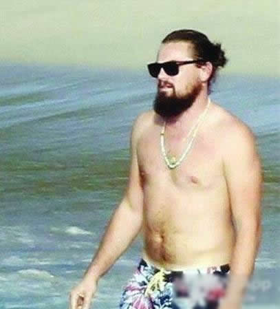 小李子牵女友街头走:小李子终于瘦了,瘦下来才是王道 小李子牵女友街头走:小李子终于瘦了,瘦下来才是王道