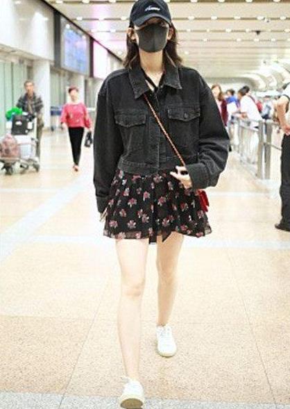 古力娜扎戛纳归来：穿长裙温婉迷人,秀美腿但不露脸