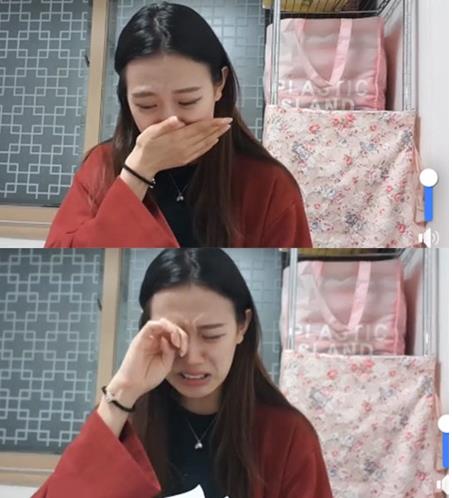 韩网红被迫拍艳照:秀智力挺声援引10万人求真相(图) 韩网红被迫拍艳照:秀智力挺声援引10万人求真相(图)