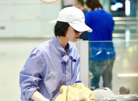 刘诗诗破怀孕传闻:小腹平坦破怀孕传闻(图) 刘诗诗破怀孕传闻:小腹平坦破怀孕传闻(图)