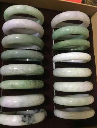 姑娘6年成囤货狂魔：姑娘买买买6年,快递小哥送到麻木