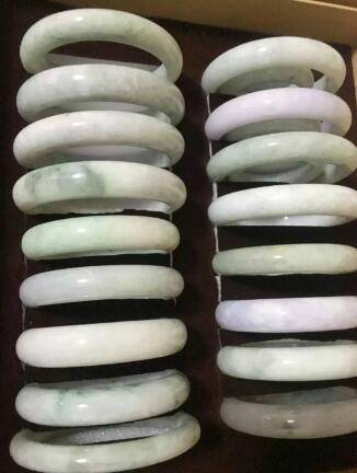 姑娘6年成囤货狂魔：姑娘买买买6年,快递小哥送到麻木