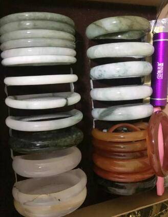 姑娘6年成囤货狂魔：姑娘买买买6年,快递小哥送到麻木