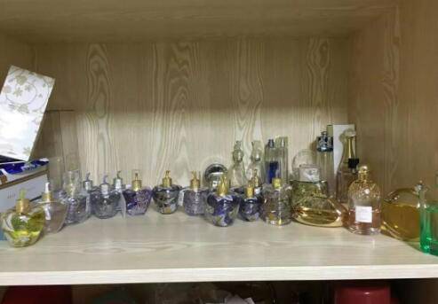 姑娘6年成囤货狂魔：姑娘买买买6年,快递小哥送到麻木