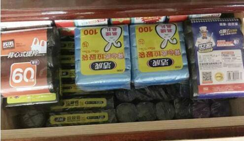 姑娘6年成囤货狂魔：姑娘买买买6年,快递小哥送到麻木