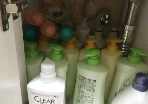 姑娘6年成囤货狂魔：姑娘买买买6年,快递小哥送到麻木