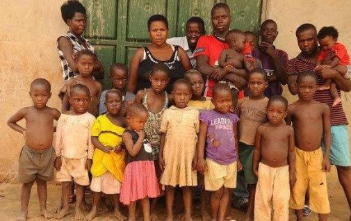 女子才37岁就已有38个孩子,医生竟说不能停止生(图) 女子才37岁就已有38个孩子,医生竟说不能停止生(图)