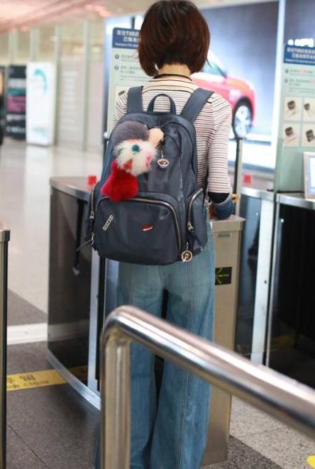 48岁鲁豫近照曝光：机场现身青春时尚,陈鲁豫近照依然消瘦