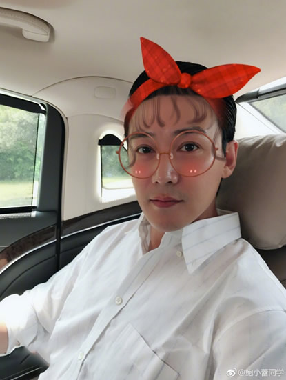 鲍蕾晒全家搞怪照：陆毅被贴上各式可爱少女风贴图