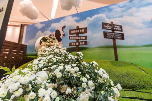 天猫超级品类日开启首个低温奶创意快闪店，引领消费升级