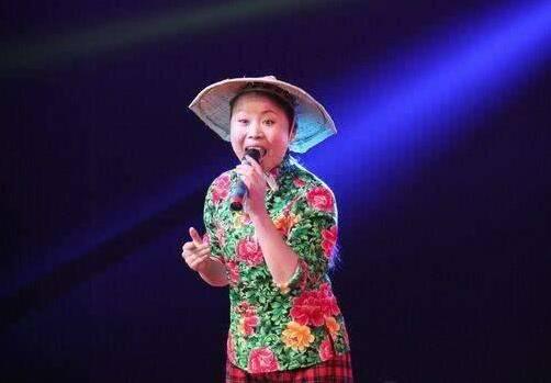 草帽姐捐款修学校:巨款修学校网,友却不买账 草帽姐捐款修学校:巨款修学校网,友却不买账